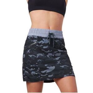 EXCELLENT CONDITION WOMEN’S MEDIUM STOIC CAMO SKORT